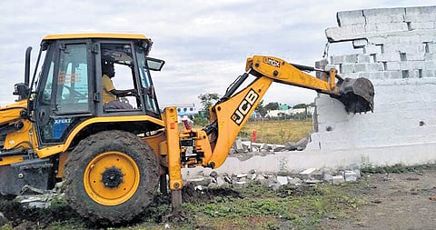 The wall was built at Virudhunagar to allegedly hide an SC crematorium