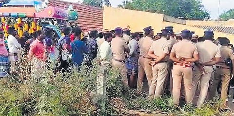 When the members of the SC community attempted to use the common tar road, police and revenue officials stopped them and advised them against it