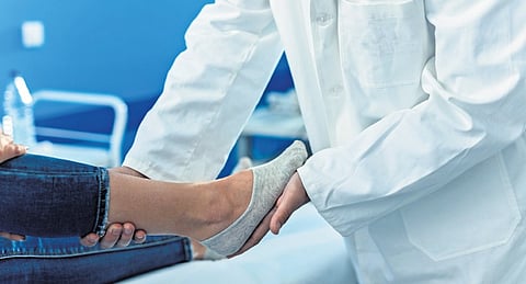 While many have flat feet without any issues, others may experience pain and discomfort, especially during physical activities.