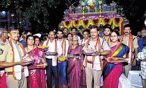 NTR CP SV Rajashekhar Babu offers silk robes to Goddess Durga