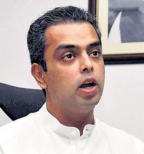 Deora: Maha has best AICC in-charge in Chennithala