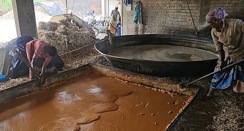 Picture of laborers involved in Jaggery production near Dharmapuri.