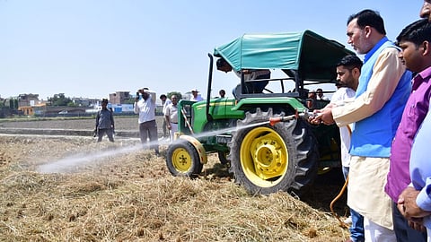 Delhi Environment Minister Gopal Rai on Thursday inaugurated the use of a bio-decomposer mixture in Palla village in Narela.