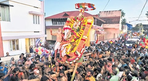 The procession is scheduled to reach the city border at Pallichal by 11am, after which it will travel from Nemom and reach the Sree Padmanabhaswamy Temple by around 8pm.