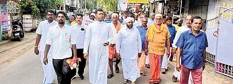 Residents of villages in and around Killiyoor organised a mass protest at Chinnathurai on Saturday to oppose the mining proposal