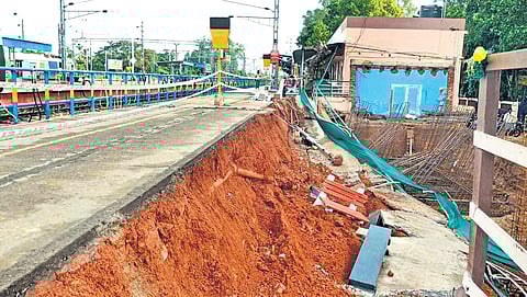 A 30-metre-long stretch of Platform 1 at Mayiladuthurai station collapsed into the 15-foot-deep pit on Wednesday