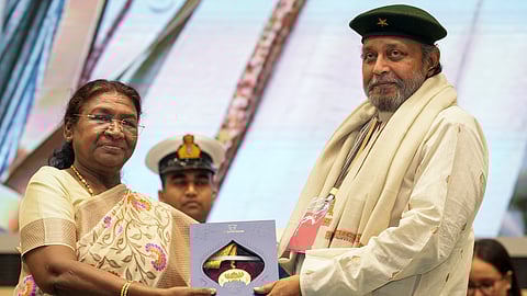 President Droupadi Murmu presents the Dadasaheb Phalke Award to veteran actor Mithun Chakraborty at Vigyan Bhawan in New Delhi on Tuesday.