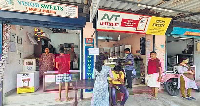 Vinod Sweets, aka ‘Anneli Angadi’, is situated on Town Hall Road in Koovapadam.