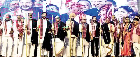 Telangana: Eatala, Ponnam take a dig at each other at Alai Balai