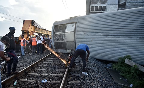 A total of 500 workers were involved in the maintenance work after the train accident involving Bagmati Express and a goods train at Kavaraipettai station.