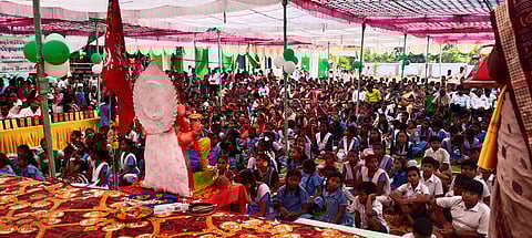 Over 1,500 students from 42 schools, representing six gram panchayats within Hemgir and Lakhanpur blocks, participated in the festival.