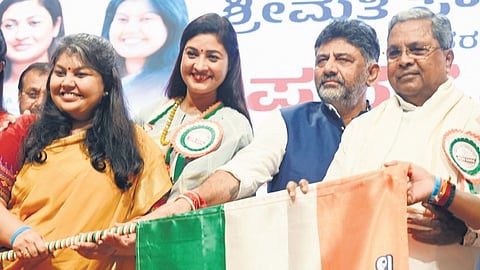 New Karnataka Mahila Congress president Sowmya Reddy takes charge, as Chief Minister Siddaramaiah, Deputy CM DK Shivakumar, and All India Mahila Congress president Alka Lamba look on, at the KPCC office in Bengaluru