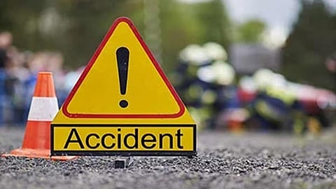 Four individuals from Bihar, including two toddler girls, were killed and four others injured when a pickup truck they were travelling in met with an accident
