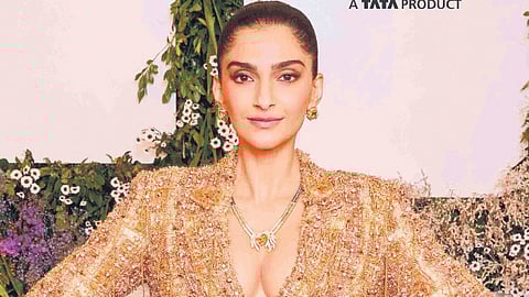 Bollywood actress Sonam Kapoor is known for her glamour and her top-notch style, which is indeed a fashion inspiration for many.