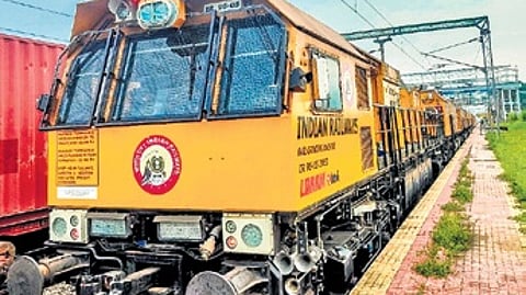 The 96-stone rail grinding machine at work