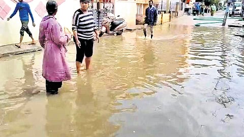 A day after BBMP cleaned flooded homes at Sai Baba Layout in Horamavu, it was flooded again after moderate to heavy rain on Saturday