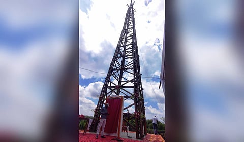 One might find a similarity in the pattern of construction or some corresponding appearance between the Eiffel Tower in Paris.