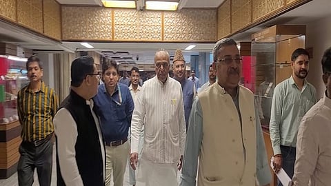 Opposition members claimed that the Delhi Waqf Board administrator, who had appeared before the Committee, made changes to the presentation without the knowledge of the Delhi government.