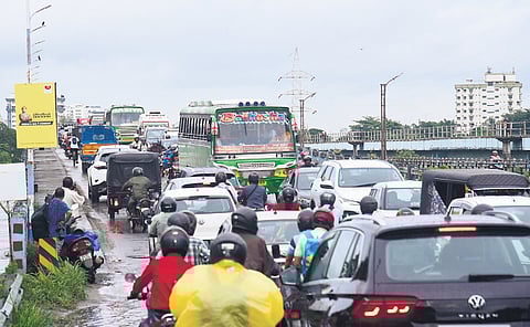 The Thoppumpady bridge witnessed heavy traffic block on Monday due to the ongoing maintenance work on the Kundannoor-Thevara bridge