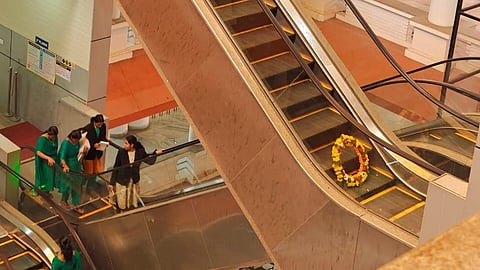 wreath placed on the Kerala High court elevator