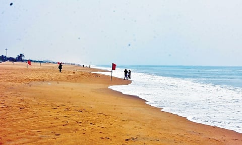 Red flags put up on Puri beach to warn tourists against bathing