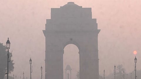 Cold, Foggy Mornings and Poor Air Quality Persist Amid Clear Skies