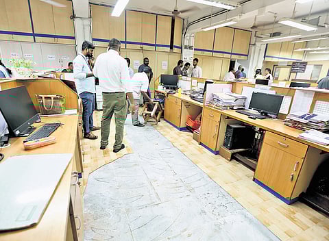 The cracked tiles on the first floor in Namakkal Kavignar Maaligai;