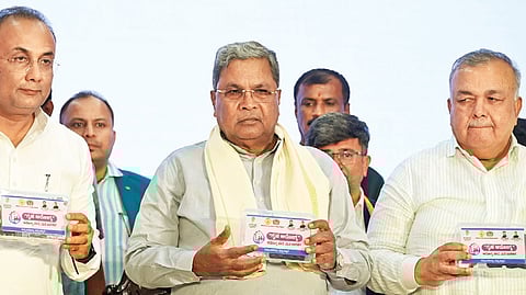 Health Minister Dinesh Gundu Rao, CM Siddaramaiah & Transport Minister Ramalinga Reddy launch the Gruha Arogya Yojana in Bengaluru on Thursday