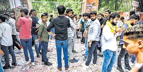 DU Students clear public property defacement by candidates during campaigning