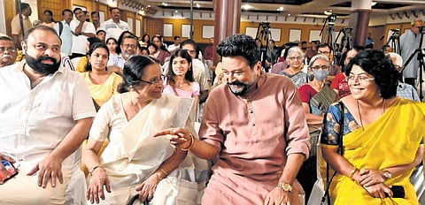 Actor Jayaram interacting with Radhalakshmi, wife of the late filmmaker Padmarajan, during the Padmarajan Awards ceremony on Saturday