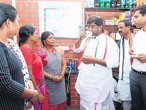 Deputy Chief Minister Mallu Bhatti Vikramarka takes tea after inaugurating the Indira Mahila Shakti Canteen at the Khammam Collectorate complex on Sunday