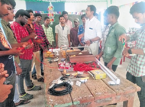 Funded by NSDC, these skill hubs enable APSSDC to set up well-equipped training centres featuring advanced machinery, tools, and laptops.