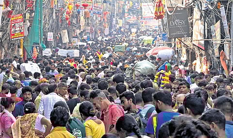 Crowd of shoppers at Sadar Bazaar on the occasion of Dhanteras.