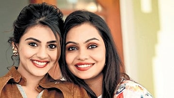(L-R) Nayan Sarika & Tanvi Ram