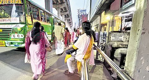 A bus shelter with round steel rod seating at Lisie junction in Kochi