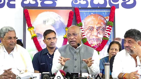Karnataka Chief Minister Siddaramaiah, Dy CM Shivakumar and Congress President Mallikarjun Kharge during the death anniversary of former prime minister Indira Gandhi and the birth anniversary of Sardar Vallabhbhai Patel event, at the KPCC office in Bengaluru.