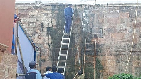 Waste water seeping through the boundary wall of the