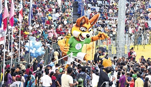 Thakkudu thronged by sports enthusiasts