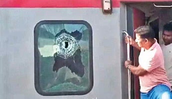 Nandankanan Express ‘shot at’, window pane damaged