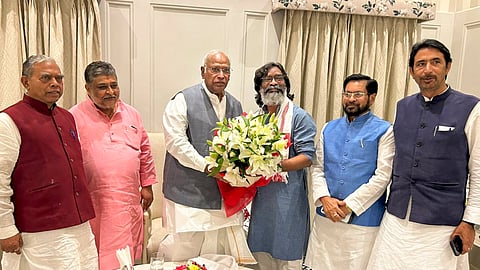 harkhand Chief Minister Hemant Soren and Congress President Mallikarjun Kharge during a meeting ahead of the Jharkhand Assembly polls.