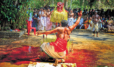 A ritual during Kantakarnan theyyam