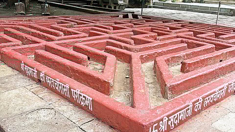 Amazing mazes and labyrinths