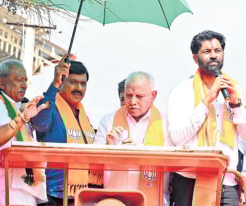 Sandur BJP candidate Bangaru Hanumanthu speaks during a rally, as former CM BS Yediyurappa and MLA G Janardhana Reddy look on, on Friday
