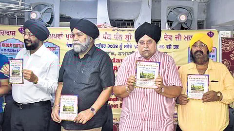 Prabhandak Committee members release a brochure on the occassion of 555th Prakash Utsav (birth anniversary)
of Sri Guru Nanak Devji.