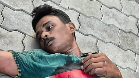 Esakiraja stumbled on a stone, lost his balance and fell. The liquor bottles broke and some pieces pierced him, causing him to bleed profusely.