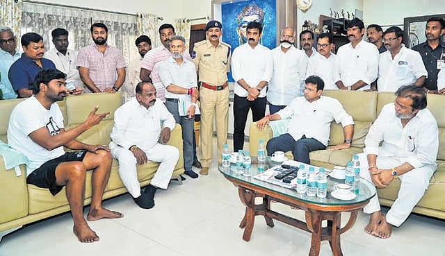 Ministers D Sridhar Babu, Damodar Rajanarasimha, and Chevella MLA Kale Yadayya speak to Kodangal Urban Development Authority Special Officer Venkat Reddy at his residence in Hastinapuram, Hyderabad on Wednesday