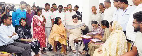 Tranpsort Minister Ponnam Prabhakar and Hyderabad Mayor Gadwal Vijayalaxmi participate in the survey in Banjara Hills on Thursday