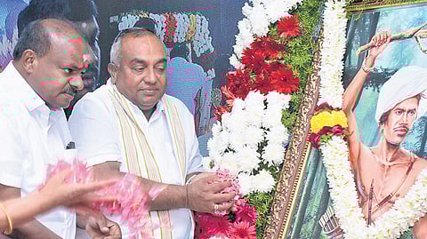Union ministers HD Kumaraswamy offer tributes to freedom fighter Birsa Munda on his birth anniversary in Mysuru on Friday