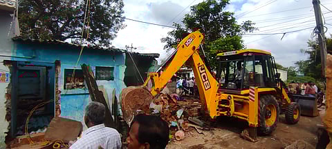 Around 75 of 230 houses were razed for encroaching upon the embankments of twin lakes in Kazhinjur and Dharapadavedu in Katpadi on Saturday