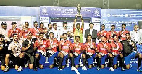 TN Deputy CM Udhayanidhi Stalin with the triumphant Odisha team